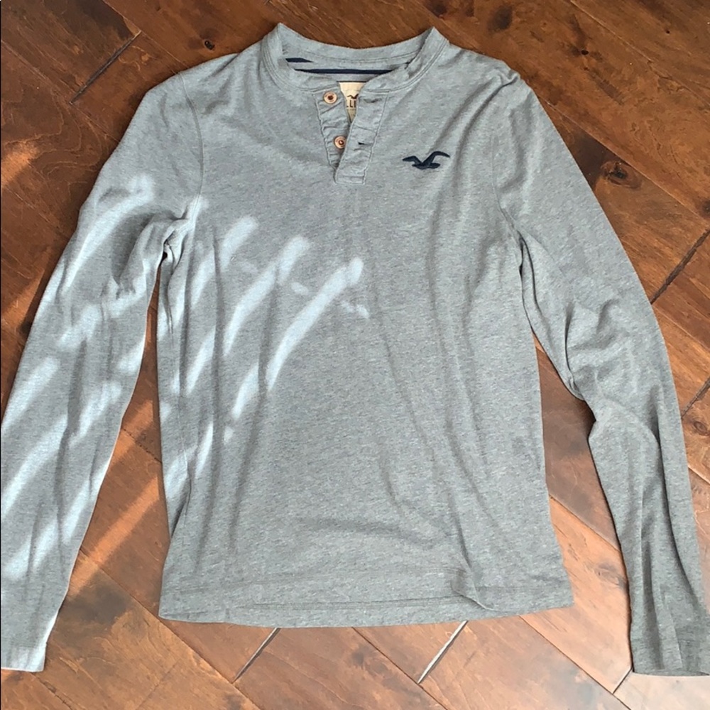 Gray Hollister long sleeve tee has never been worn